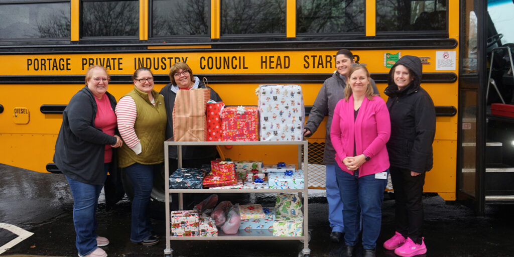 NEOMED team spreads holiday cheer to Head Start families