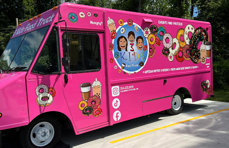 pink food truck