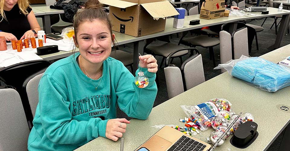 Student groups spread seasonal joy