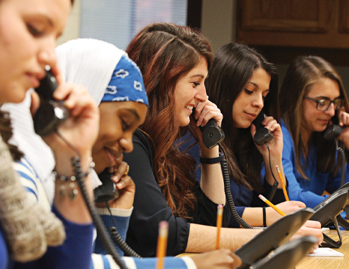 NEOMED students placing phone calls for Phonathon.